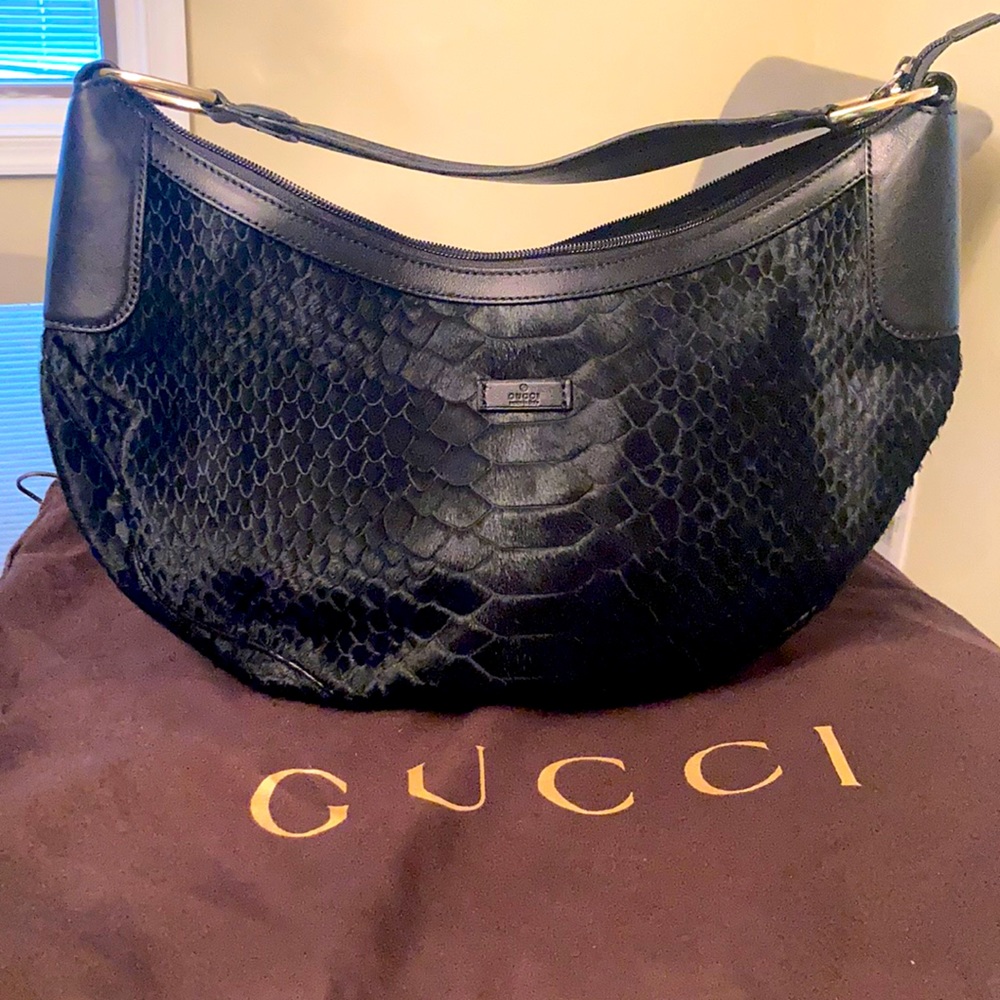 Black Gucci Shoulder Bag!
